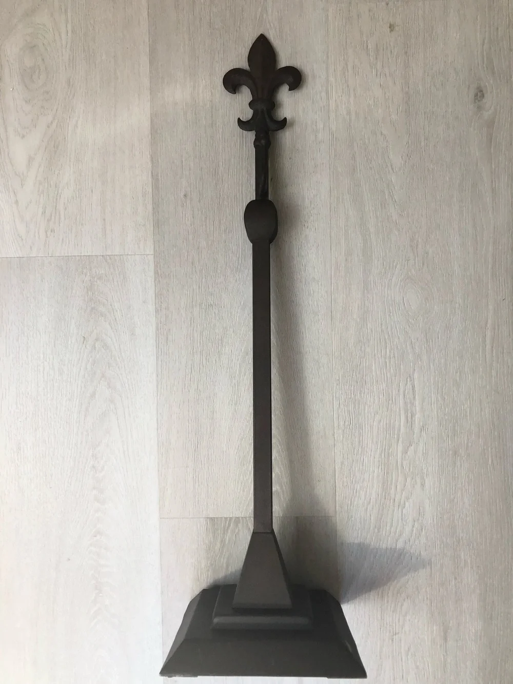 Bronze Metal Fleur-de-lis Adjustable Mantel Tabletop Wreath Stand Holder